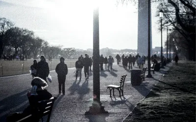 Tautz-Schuhmacher-13 (3) People walking in a park in the morning.