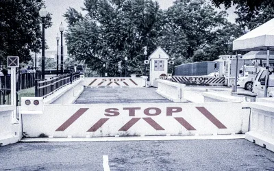 Tautz-Schuhmacher-13 Security check with stop signs and barriers